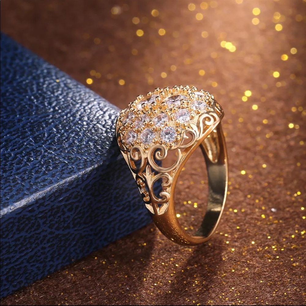 New Women’s Yellow Gold Sapphire Ring 💍 - Picture 5 of 5